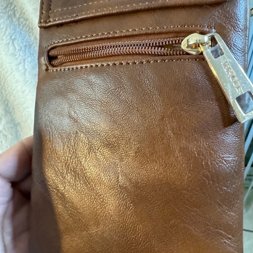 VANGUE Crossbody faux leather 4 compartments 2 cardholders detachable strap NWOT - Picture 8 of 9